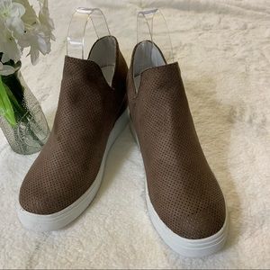 Zulilly Women’s Booties Hidden Wedge Lined Brown NWT Sz 42